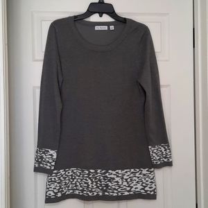Kim Roger's Medium Gray White Sweater Tunic Top